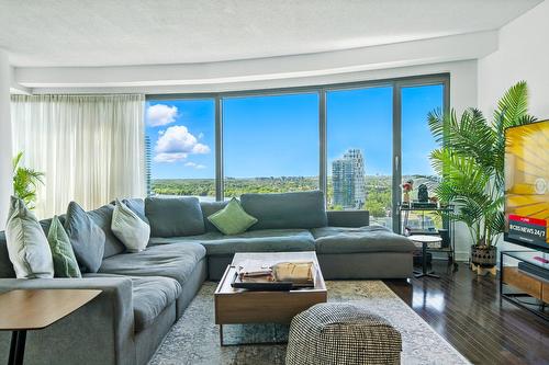 Living room - 2207-150 Ch. De La Pointe-Sud, Montréal (Verdun/Île-Des-Soeurs), QC - Indoor Photo Showing Living Room