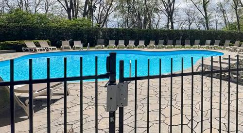 Pool - 2207-150 Ch. De La Pointe-Sud, Montréal (Verdun/Île-Des-Soeurs), QC - Outdoor With In Ground Pool With Backyard