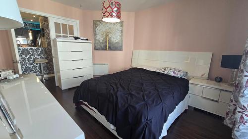 Chambre à coucher - 912-7680 Boul. Marie-Victorin, Brossard, QC - Indoor Photo Showing Bedroom