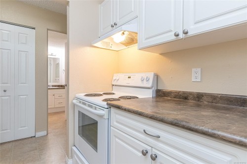 402-218 Bayview Ave, Ladysmith, BC - Indoor Photo Showing Kitchen