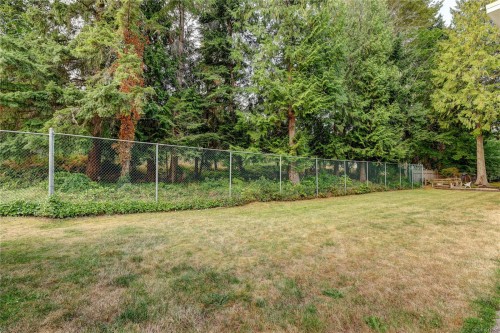 6-322 Village Way, Qualicum Beach, BC - Outdoor