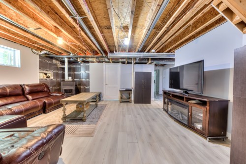 Salle familiale - 162 Rue Du Sanctuaire, Saint-Colomban, QC - Indoor Photo Showing Basement