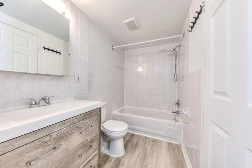 Bathroom - 4-2925 Boul. Lapinière, Brossard, QC - Indoor Photo Showing Bathroom