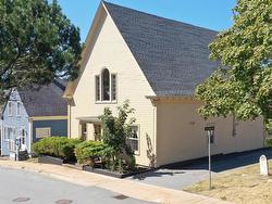 47 Kaulbach Street  Lunenburg, NS B0J 2C0