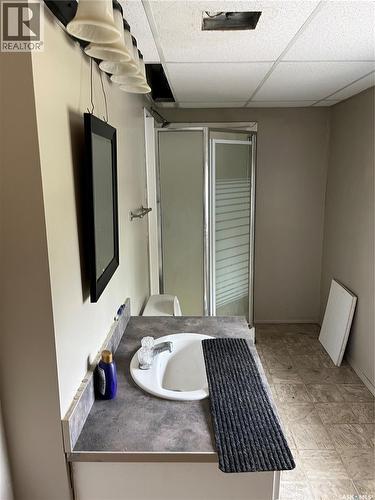 2010 1St Avenue E, Prince Albert, SK - Indoor Photo Showing Bathroom