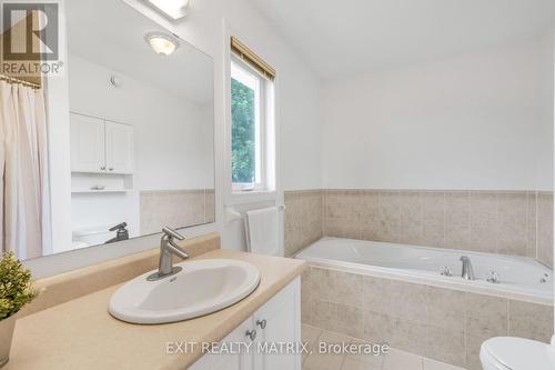 16 La Citadelle Street, Russell, ON - Indoor Photo Showing Bathroom
