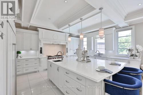 1459 Stavebank Road, Mississauga, ON - Indoor Photo Showing Kitchen With Upgraded Kitchen