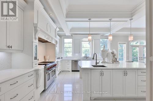 1459 Stavebank Road, Mississauga, ON - Indoor Photo Showing Kitchen With Upgraded Kitchen