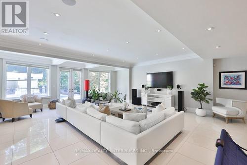 1459 Stavebank Road, Mississauga, ON - Indoor Photo Showing Living Room