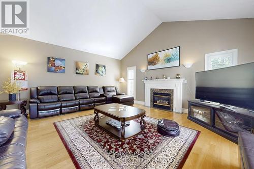 1832 Chesbro Court, Mississauga, ON - Indoor Photo Showing Living Room With Fireplace