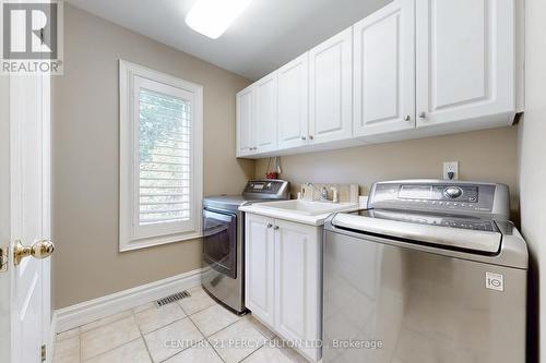 1832 Chesbro Court, Mississauga, ON - Indoor Photo Showing Laundry Room