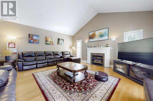 1832 Chesbro Court, Mississauga, ON - Indoor Photo Showing Living Room With Fireplace