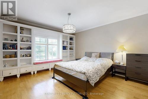 1832 Chesbro Court, Mississauga, ON - Indoor Photo Showing Bedroom
