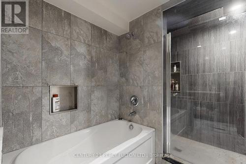 1832 Chesbro Court, Mississauga, ON - Indoor Photo Showing Bathroom