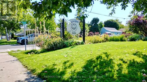 8 Helen Street, Northern Bruce Peninsula, ON 