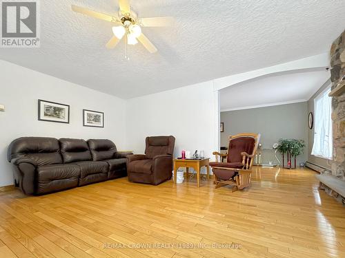 1501 West Street, Hearst, ON - Indoor Photo Showing Living Room