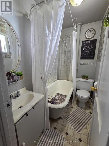 40 Taylor Avenue, Kirkland Lake (Kl & Area), ON - Indoor Photo Showing Bathroom