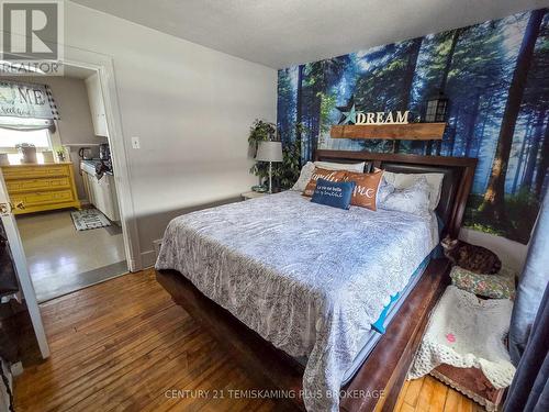 40 Taylor Avenue, Kirkland Lake (Kl & Area), ON - Indoor Photo Showing Bedroom