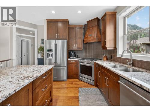 3751 Lornell Court, Peachland, BC - Indoor Photo Showing Kitchen With Double Sink With Upgraded Kitchen