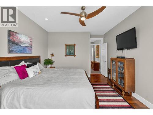 3751 Lornell Court, Peachland, BC - Indoor Photo Showing Bedroom