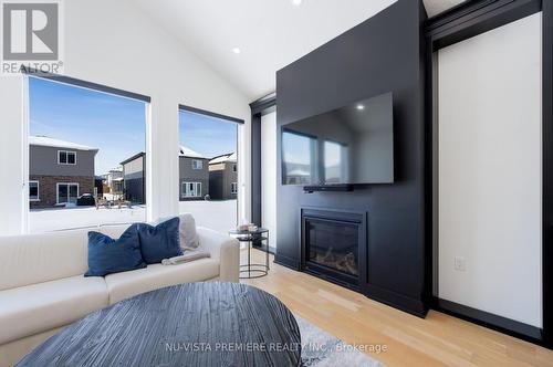 2228 Saddlerock Avenue, London North (North S), ON - Indoor Photo Showing Living Room With Fireplace