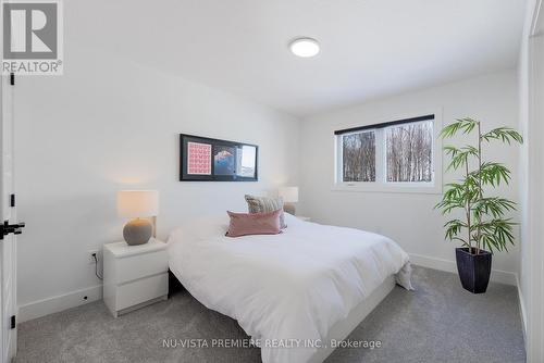 2228 Saddlerock Avenue, London North (North S), ON - Indoor Photo Showing Bedroom