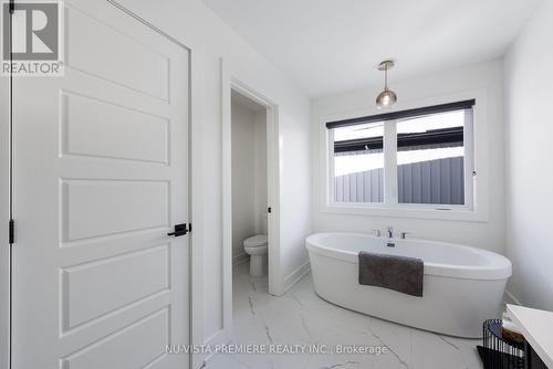 2228 Saddlerock Avenue, London North (North S), ON - Indoor Photo Showing Bathroom