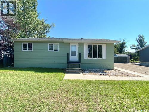 216 3Rd Street E, Frontier, SK - Outdoor