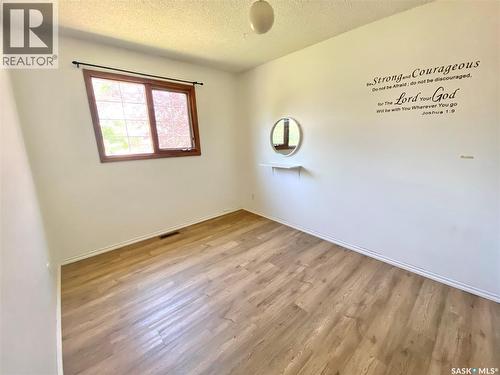216 3Rd Street E, Frontier, SK - Indoor Photo Showing Other Room
