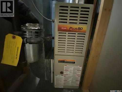 216 3Rd Street E, Frontier, SK - Indoor Photo Showing Basement