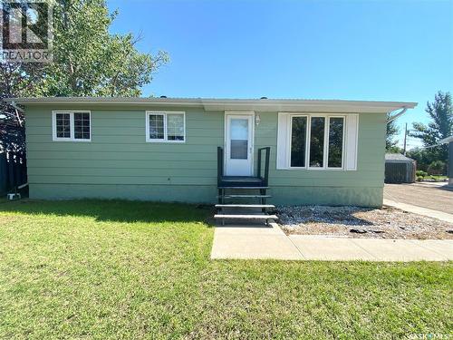 216 3Rd Street E, Frontier, SK - Outdoor