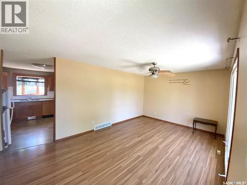 216 3Rd Street E, Frontier, SK - Indoor Photo Showing Other Room