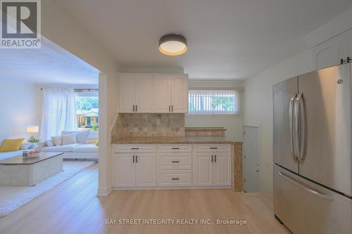 106 Beland Avenue N, Hamilton, ON - Indoor Photo Showing Kitchen