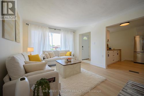 106 Beland Avenue N, Hamilton, ON - Indoor Photo Showing Living Room