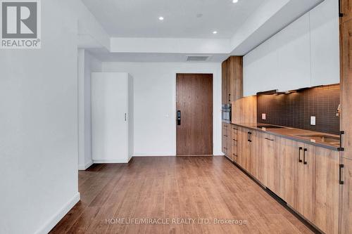 401 - 741 King Street W, Kitchener, ON - Indoor Photo Showing Kitchen