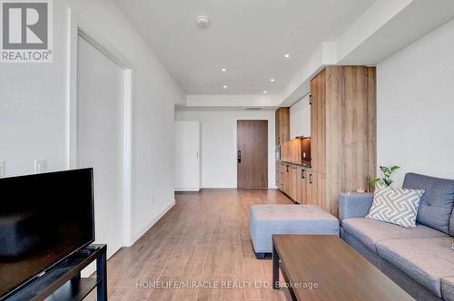 401 - 741 King Street W, Kitchener, ON - Indoor Photo Showing Living Room