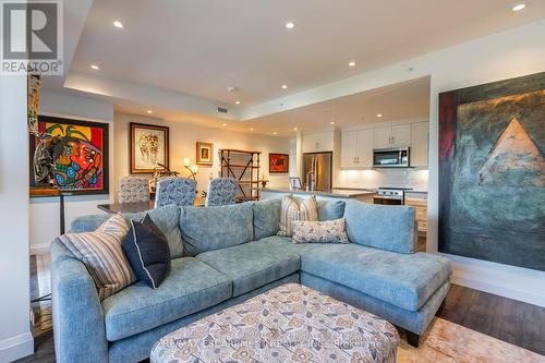 213 - 30 Hamilton Street S, Hamilton, ON - Indoor Photo Showing Living Room