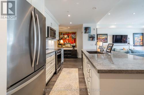 213 - 30 Hamilton Street S, Hamilton, ON - Indoor Photo Showing Kitchen With Upgraded Kitchen