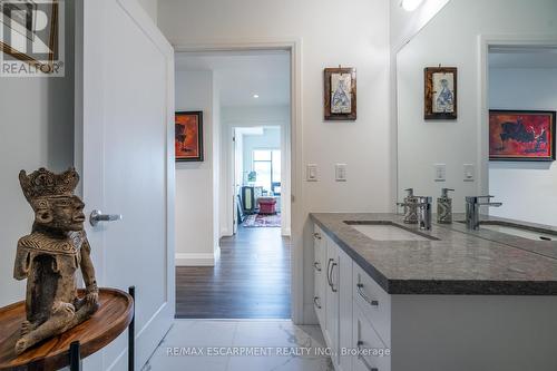 213 - 30 Hamilton Street S, Hamilton, ON - Indoor Photo Showing Bathroom