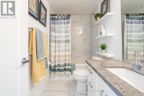213 - 30 Hamilton Street S, Hamilton, ON - Indoor Photo Showing Bathroom