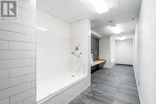 213 - 30 Hamilton Street S, Hamilton, ON - Indoor Photo Showing Bathroom