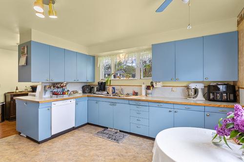 350 Clarissa Road, Kelowna, BC - Indoor Photo Showing Kitchen With Double Sink