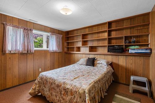 350 Clarissa Road, Kelowna, BC - Indoor Photo Showing Bedroom