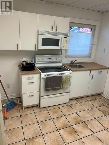 41 Bloor Street E, Oshawa, ON - Indoor Photo Showing Kitchen