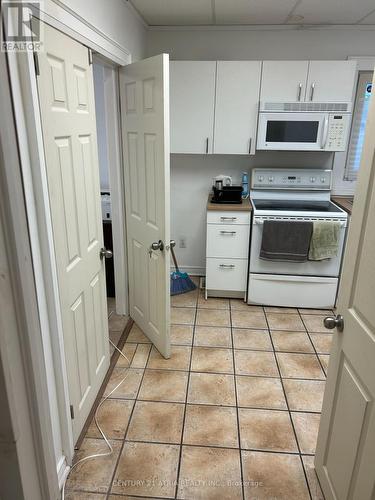 41 Bloor Street E, Oshawa, ON - Indoor Photo Showing Kitchen