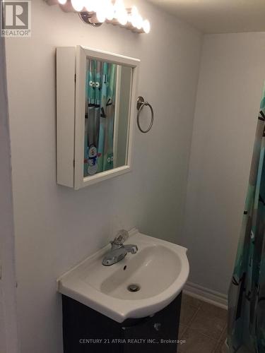 41 Bloor Street E, Oshawa, ON - Indoor Photo Showing Bathroom