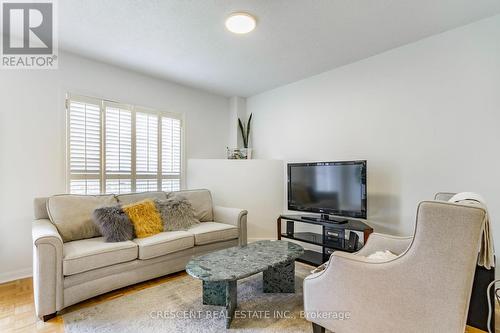 5971 Stonebriar Crescent, Mississauga, ON - Indoor Photo Showing Living Room