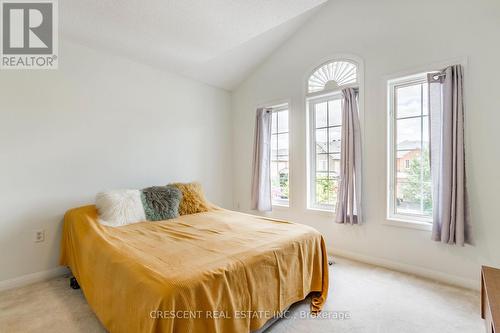 5971 Stonebriar Crescent, Mississauga, ON - Indoor Photo Showing Bedroom
