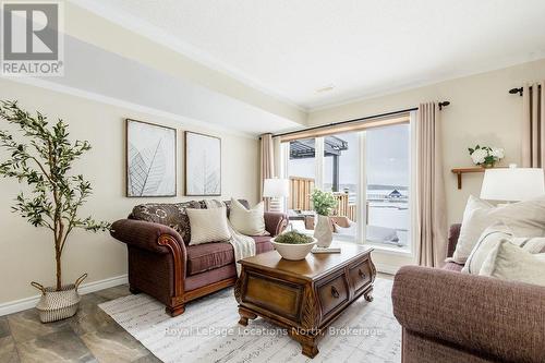 6 - 4 Beck Boulevard, Penetanguishene, ON - Indoor Photo Showing Living Room