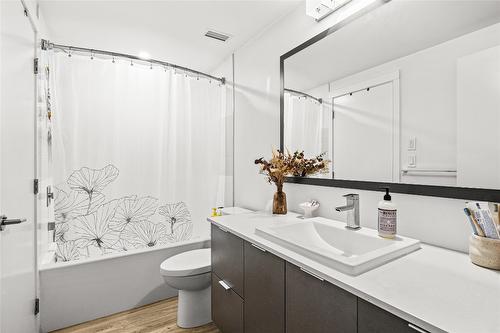 116-1775 Chapman Place, Kelowna, BC - Indoor Photo Showing Bathroom